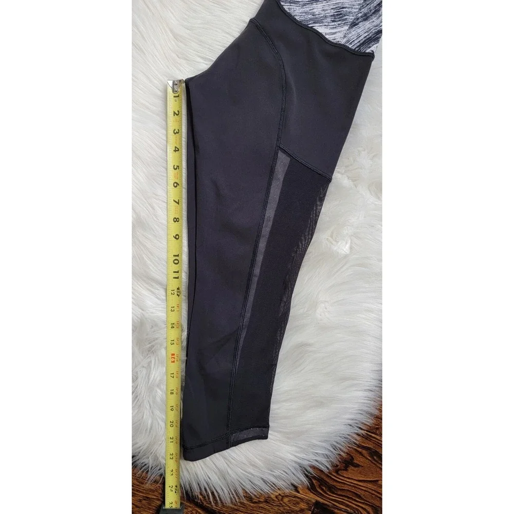 Lululemon Hot To Street Crop Size 4 Heat Wave White /Black Side Mesh Tight